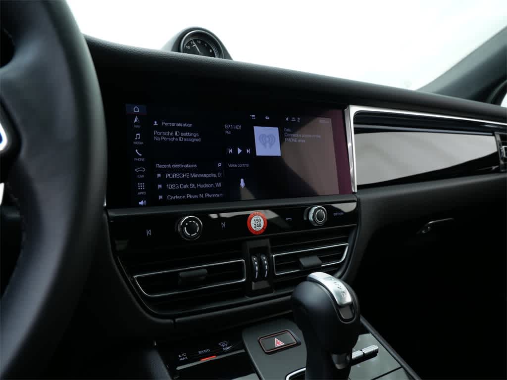 Thumbnail: 2025 Porsche Macan - 25