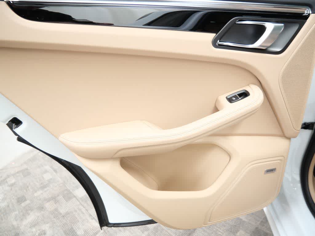 Thumbnail: 2026 Porsche Macan - 15