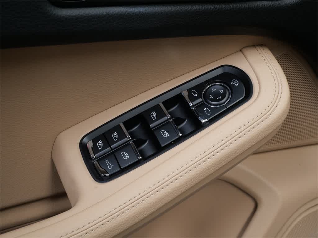 Thumbnail: 2024 Porsche Macan - 12