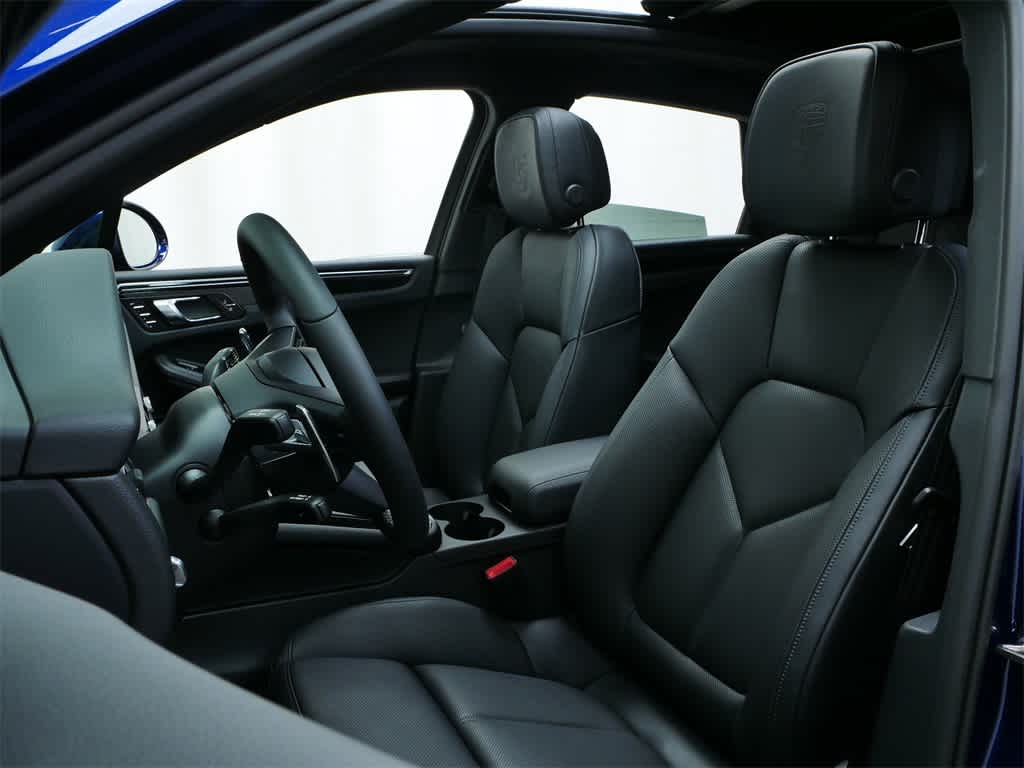 Thumbnail: 2025 Porsche Macan - 5