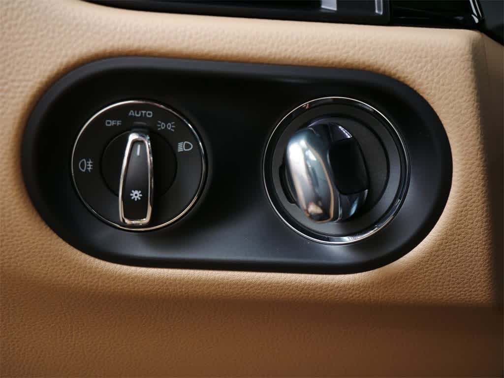 Thumbnail: 2026 Porsche Macan - 18