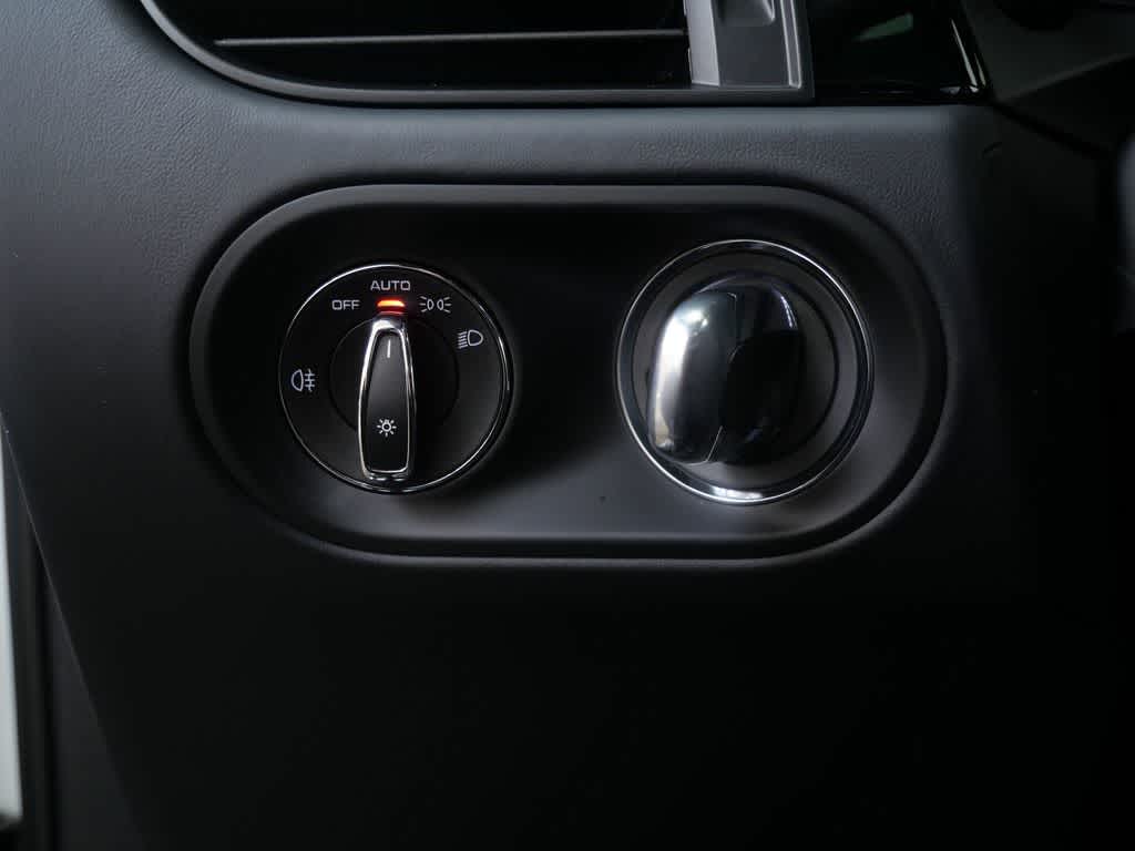 Thumbnail: 2026 Porsche Macan - 18