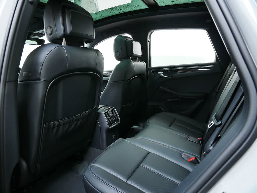 Thumbnail: 2026 Porsche Macan - 13