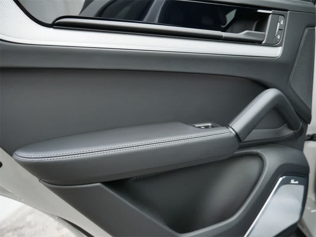 Thumbnail: 2025 Porsche Cayenne - 14