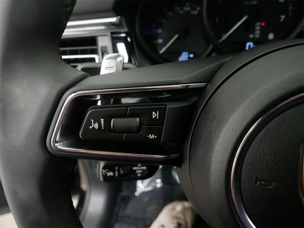 Thumbnail: 2025 Porsche Macan - 21