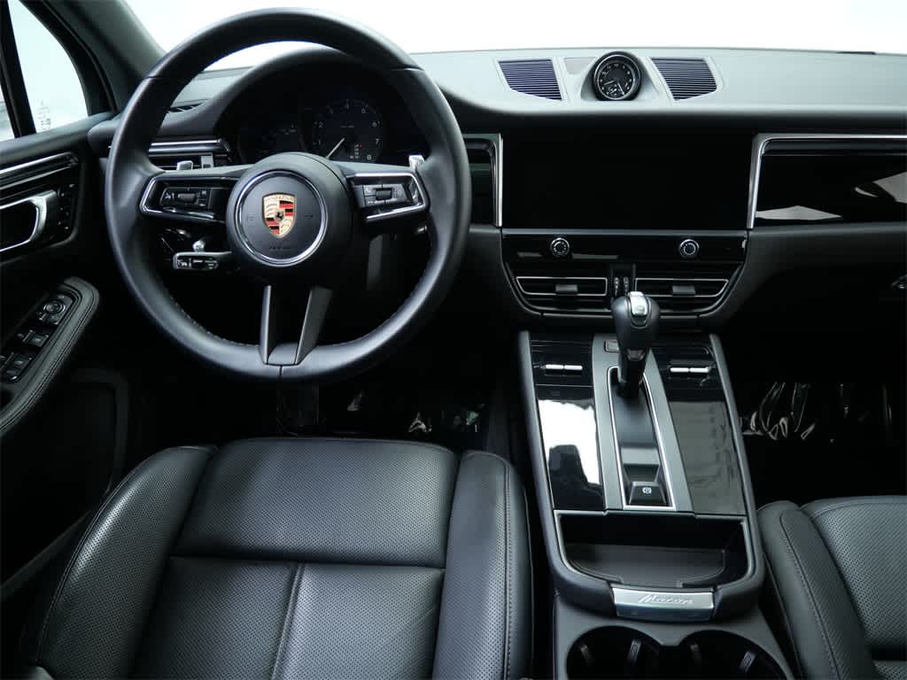 Thumbnail: 2025 Porsche Macan - 15