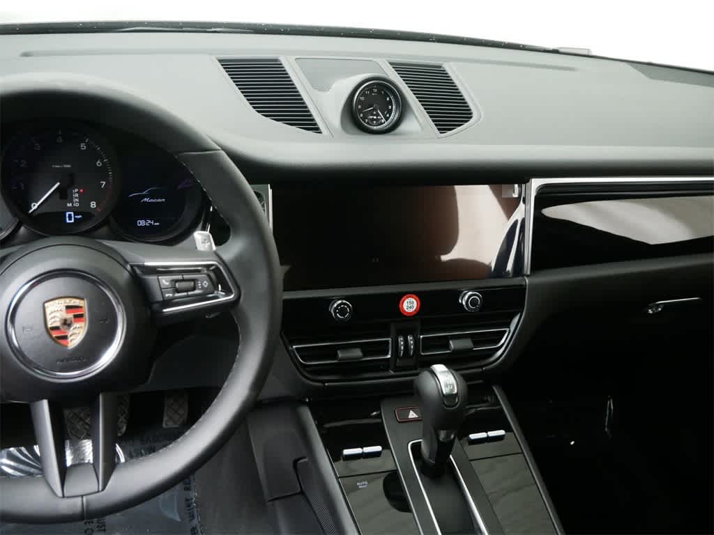 Thumbnail: 2025 Porsche Macan - 15