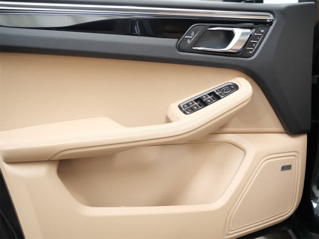 Thumbnail: 2026 Porsche Macan - 11