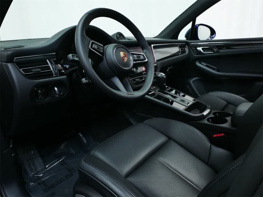 Thumbnail: 2025 Porsche Macan - 4