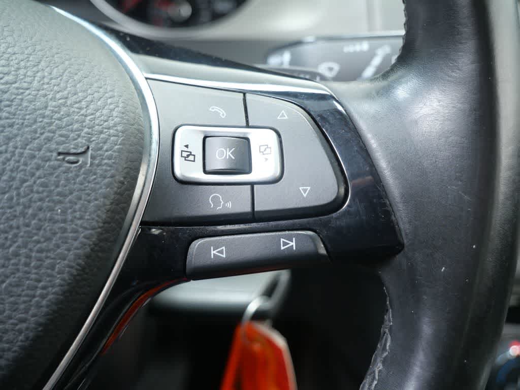 Thumbnail: 2017 Volkswagen e-Golf - 20