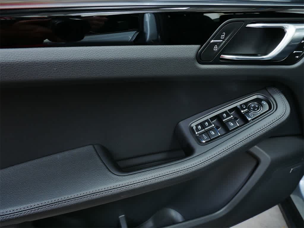2025 Porsche Macan  11