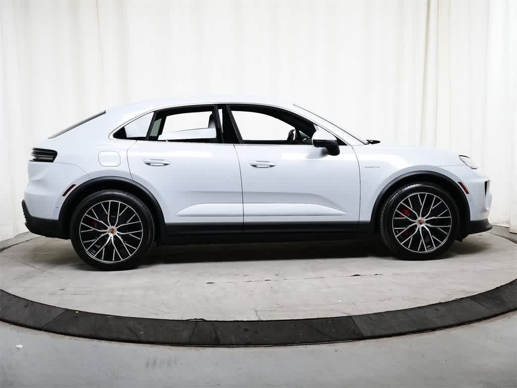 Thumbnail: 2025 Porsche Macan - 8