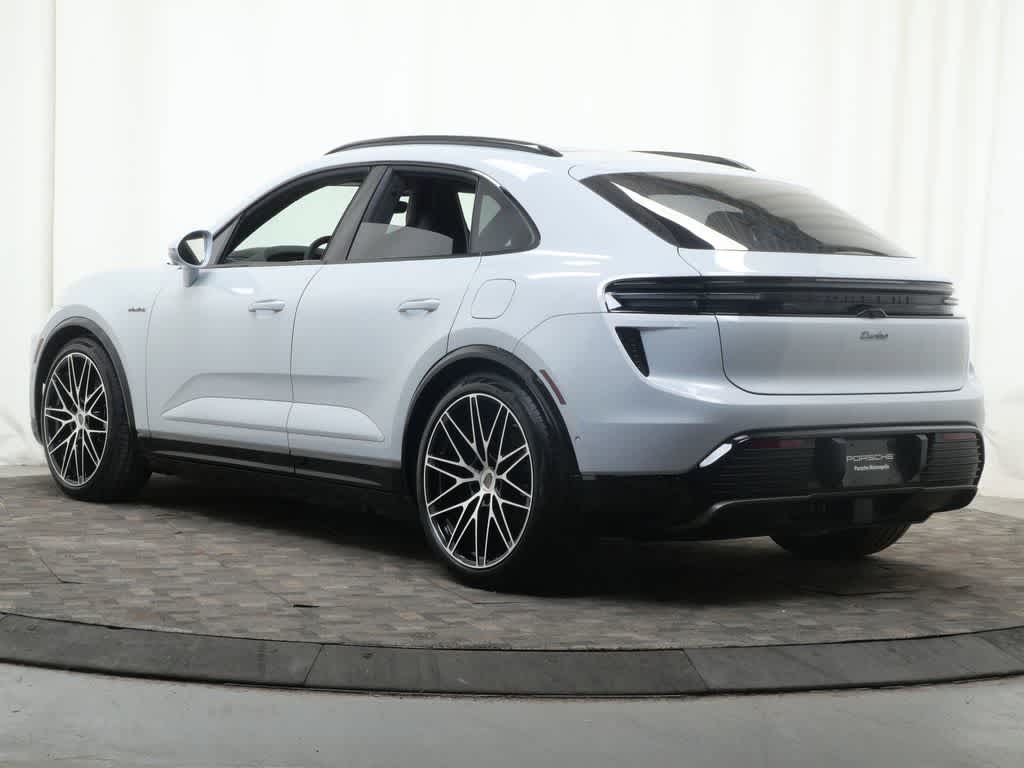 Thumbnail: 2026 Porsche Macan - 3