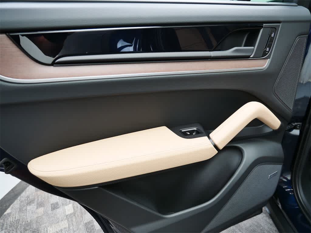 Thumbnail: 2025 Porsche Cayenne - 12