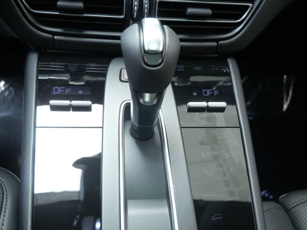 Thumbnail: 2026 Porsche Macan - 26