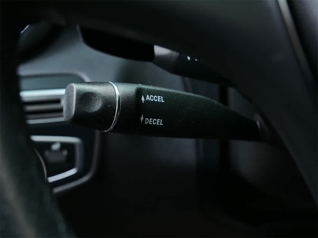 Thumbnail: 2017 Mercedes-Benz C-Class - 25