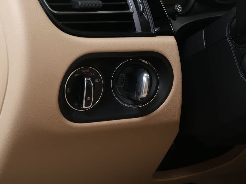 Thumbnail: 2026 Porsche Macan - 13