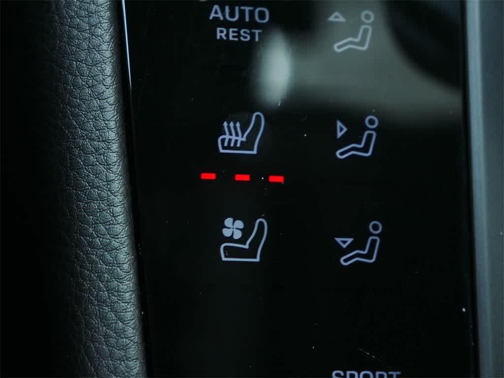 Thumbnail: 2025 Porsche Macan - 26