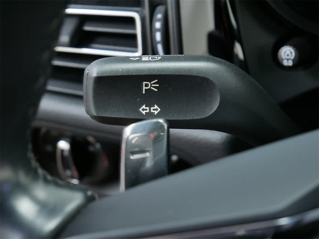 Thumbnail: 2023 Porsche Macan - 22