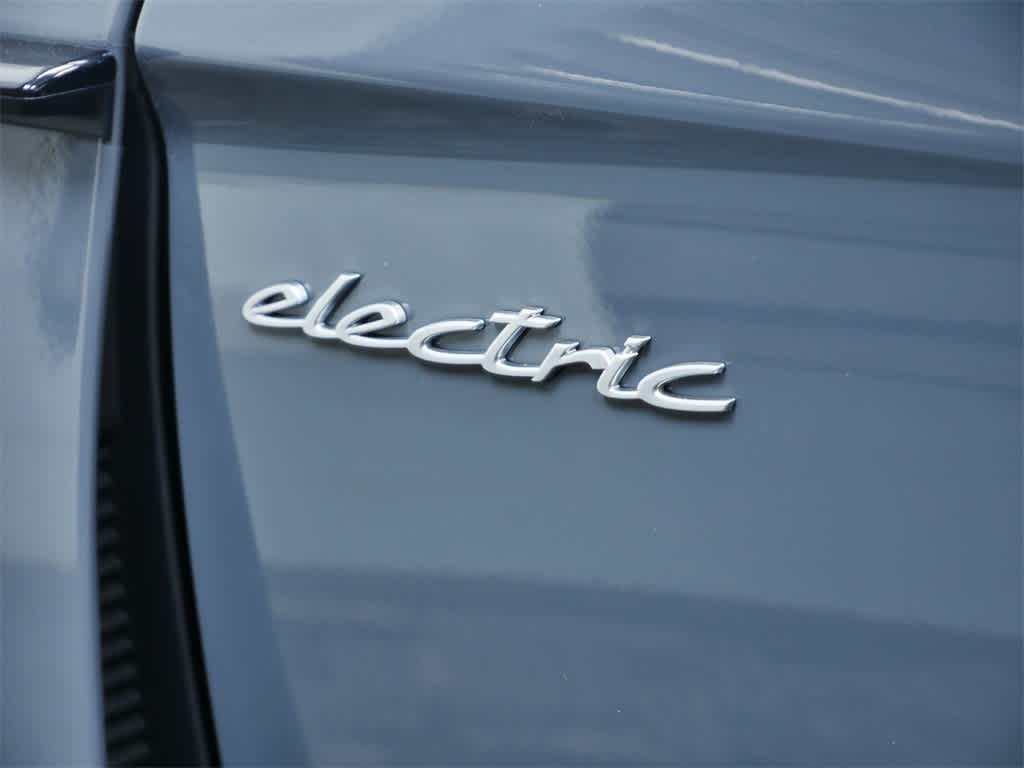 Thumbnail: 2025 Porsche Taycan - 17