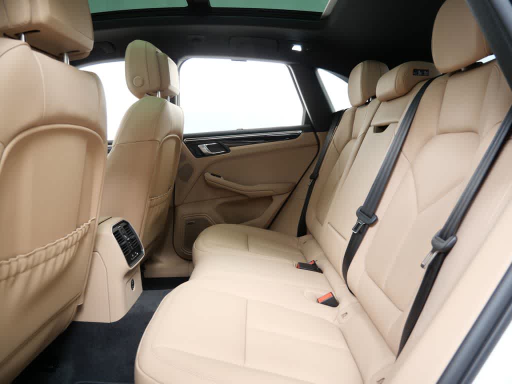 Thumbnail: 2026 Porsche Macan - 13