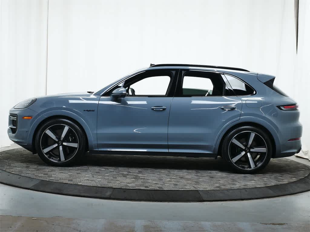 Thumbnail: 2025 Porsche Cayenne - 2