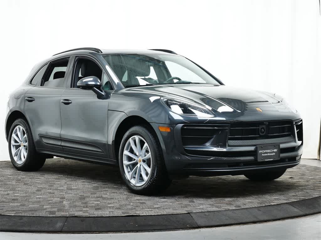 Thumbnail: 2025 Porsche Macan - 9