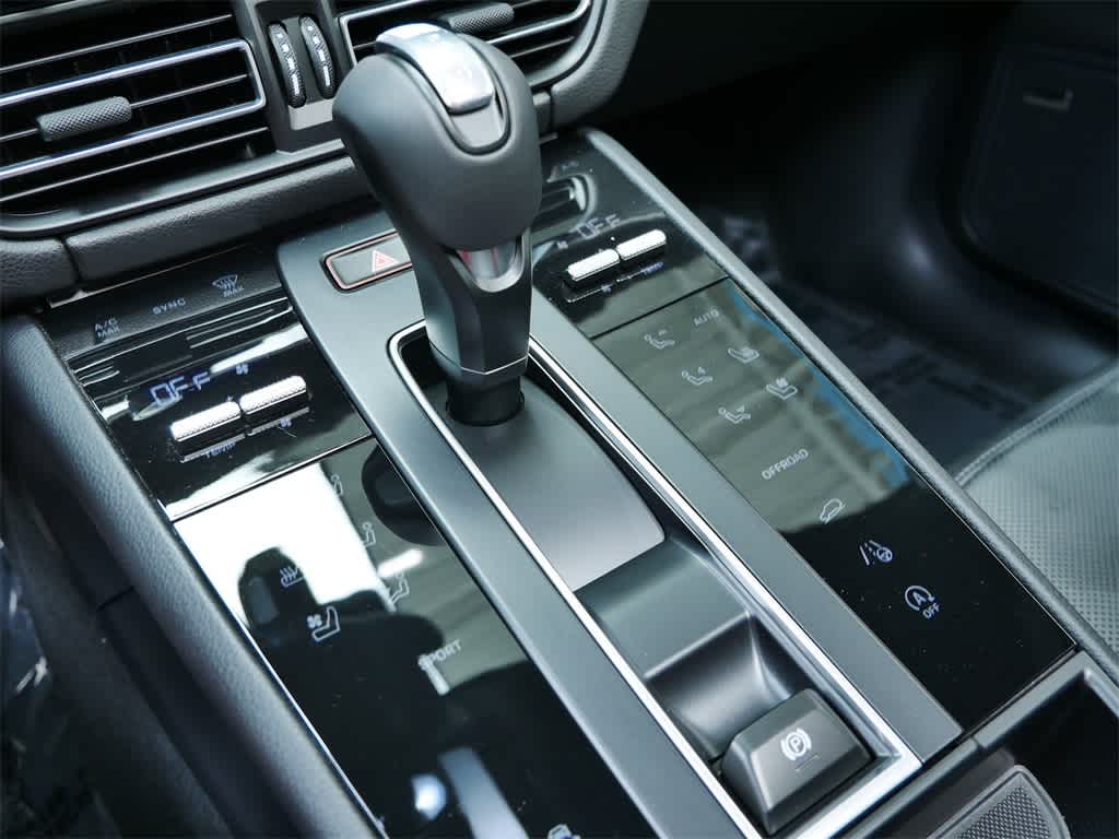 Thumbnail: 2026 Porsche Macan - 25