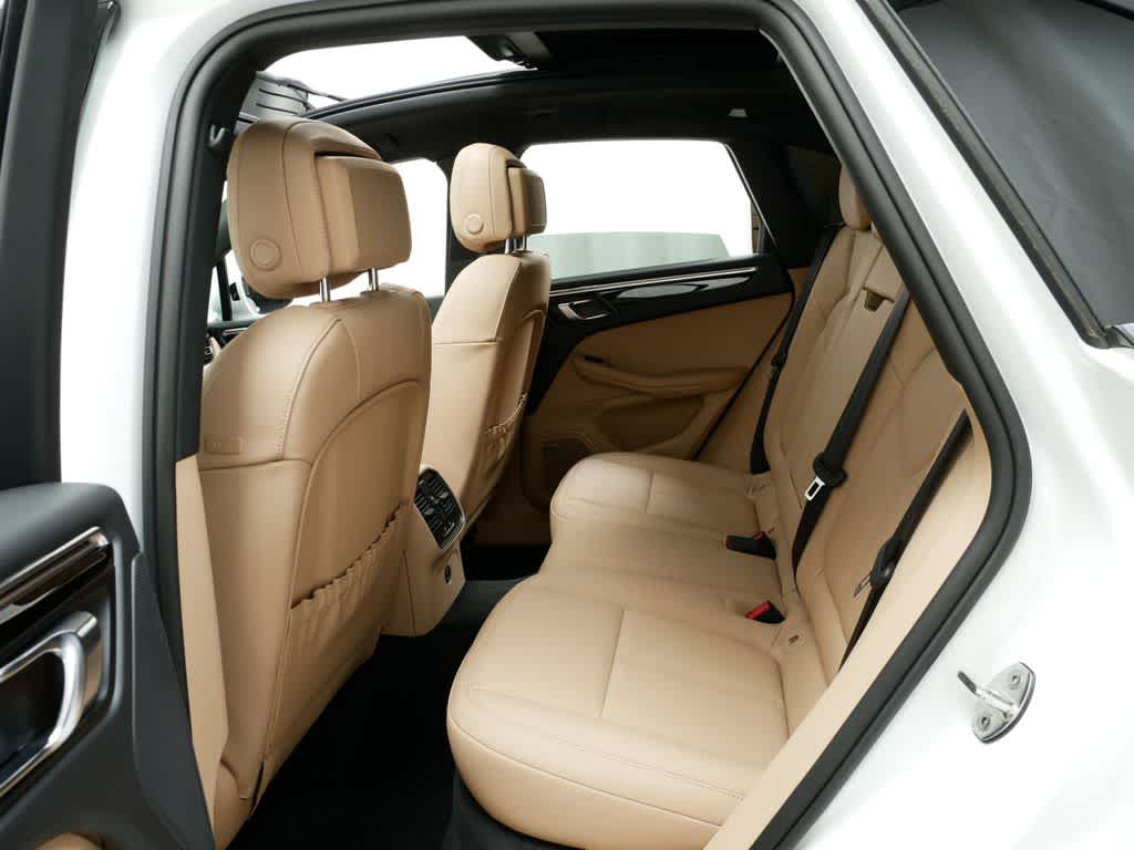 Thumbnail: 2025 Porsche Macan - 13