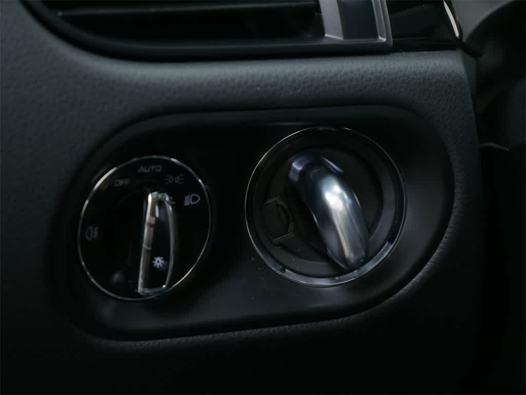 Thumbnail: 2025 Porsche Macan - 18