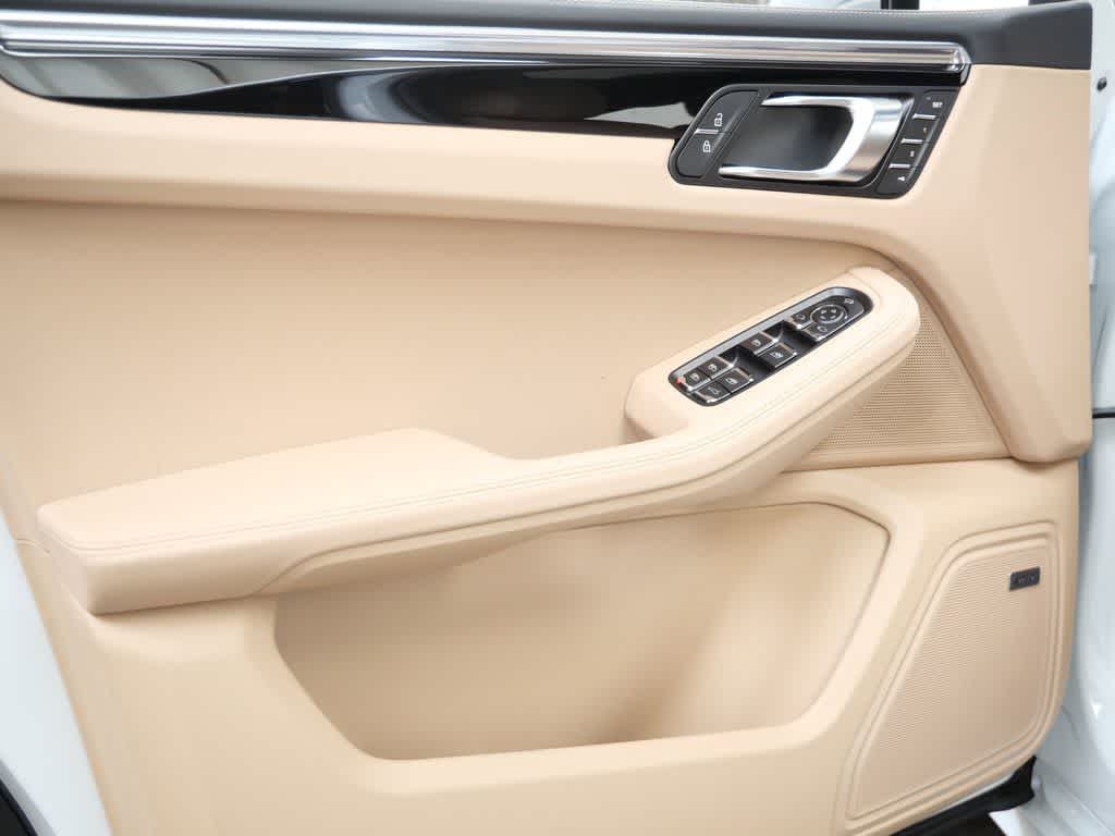 Thumbnail: 2026 Porsche Macan - 11