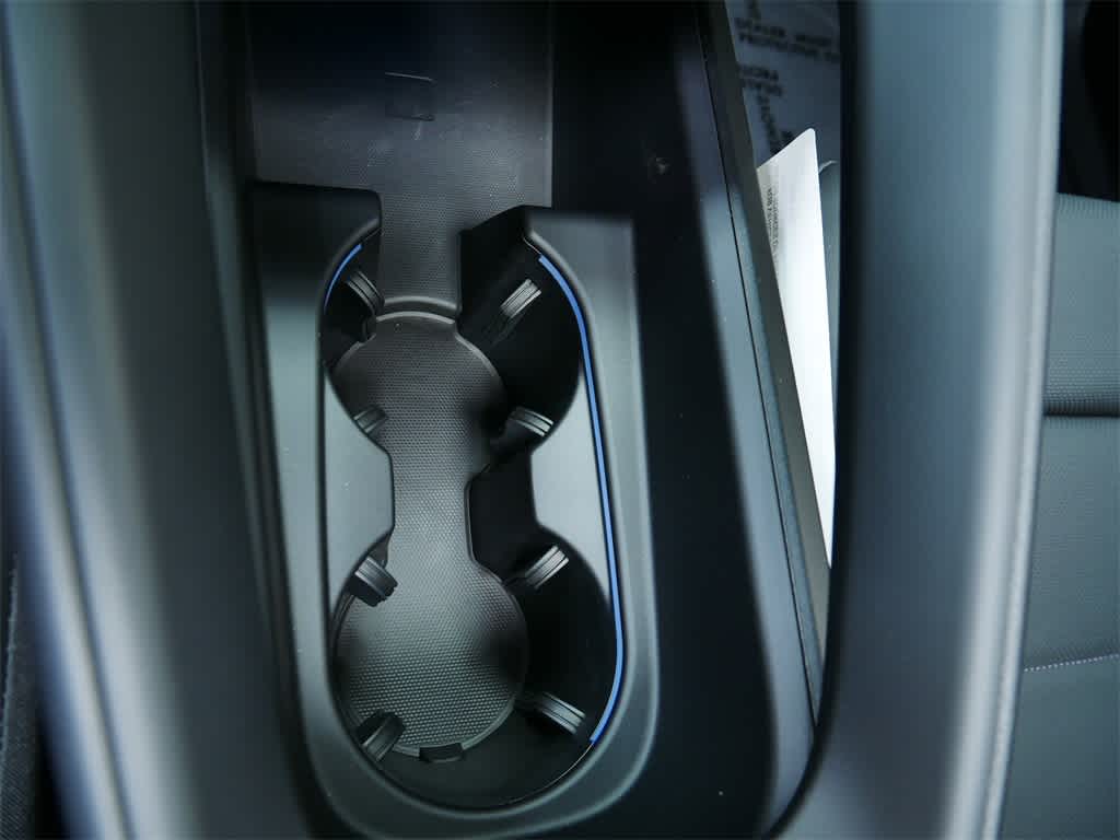 Thumbnail: 2025 Porsche Macan - 25