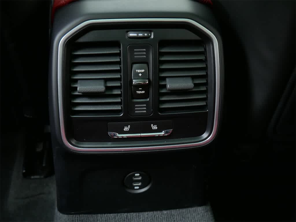 Thumbnail: 2025 Porsche Macan - 15