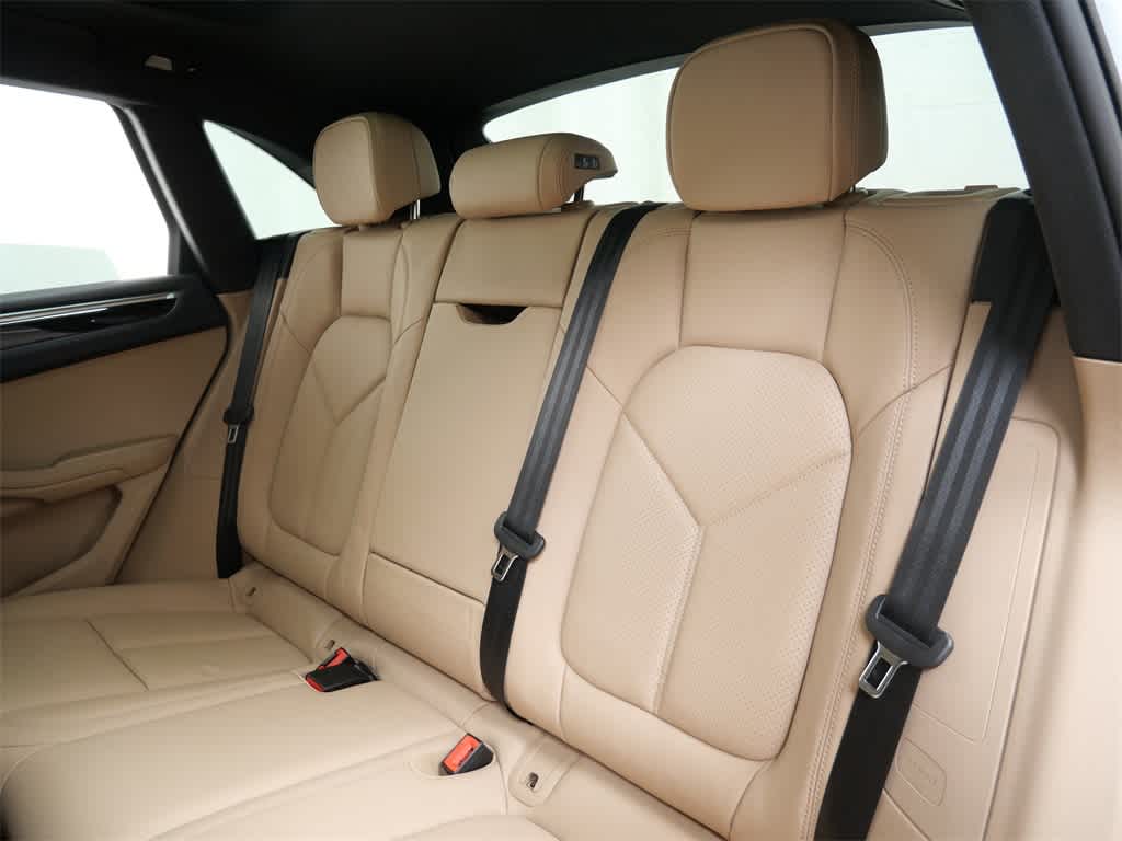 Thumbnail: 2026 Porsche Macan - 14