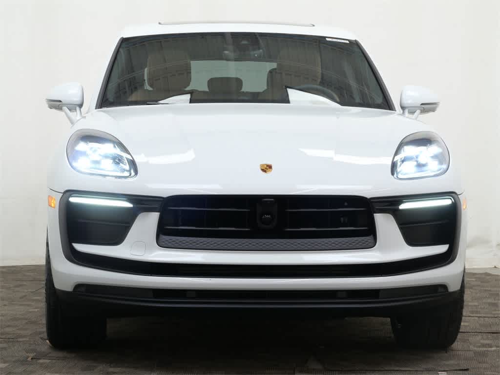 Thumbnail: 2026 Porsche Macan - 10