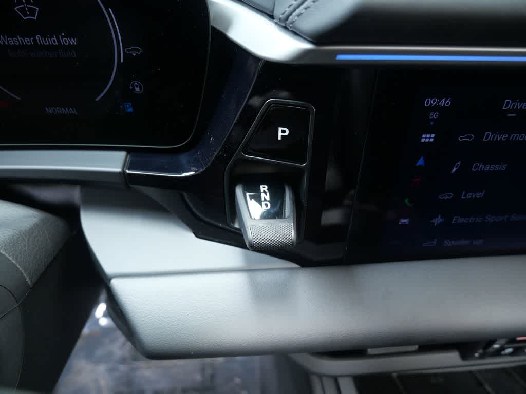 Thumbnail: 2025 Porsche Macan - 25