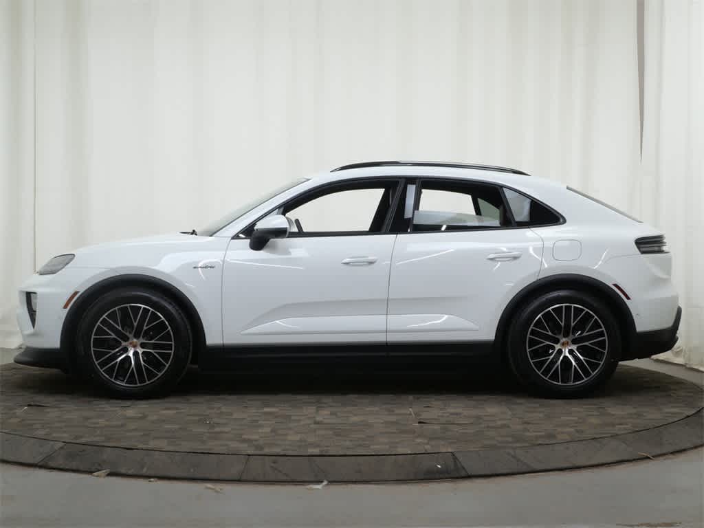 Thumbnail: 2026 Porsche Macan - 2