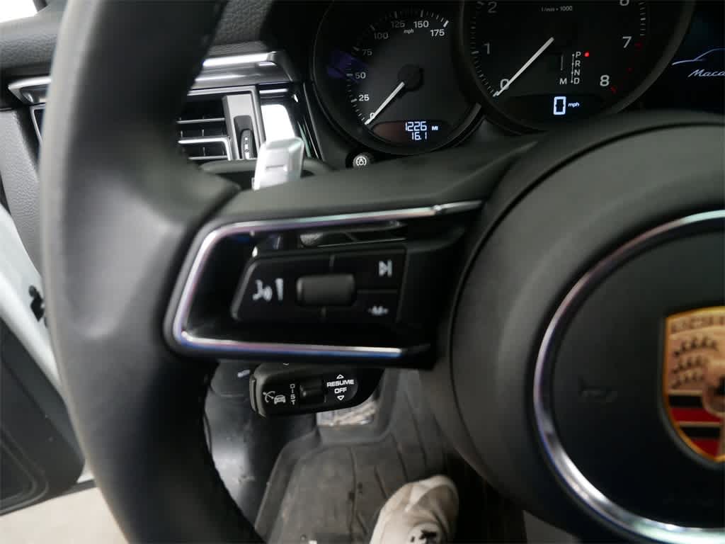 Thumbnail: 2025 Porsche Macan - 22