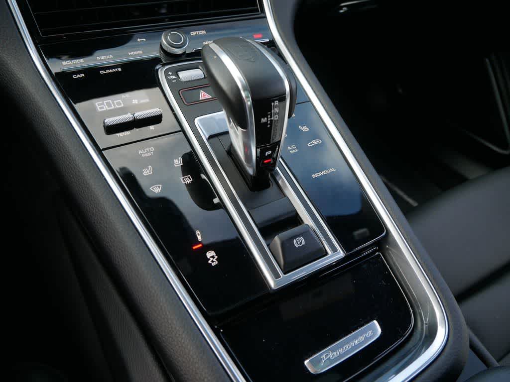 Thumbnail: 2023 Porsche Panamera - 25