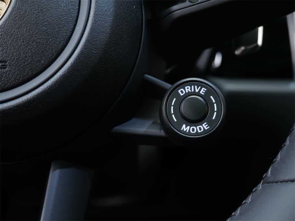 Thumbnail: 2025 Porsche Macan - 19