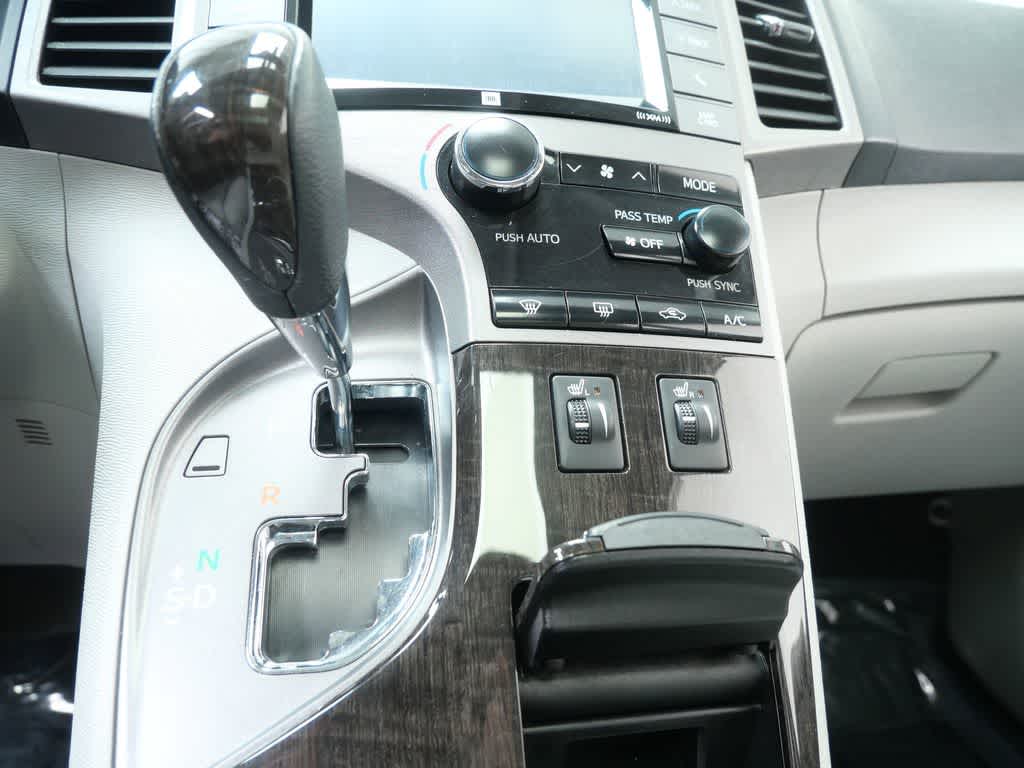 Thumbnail: 2015 Toyota Venza - 22