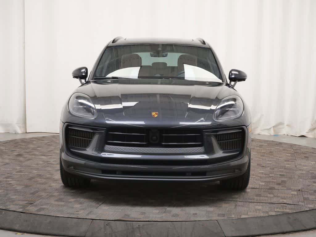 Thumbnail: 2023 Porsche Macan - 10