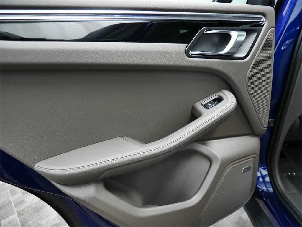 Thumbnail: 2024 Porsche Macan - 13