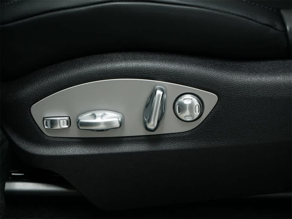 Thumbnail: 2025 Porsche Macan - 13