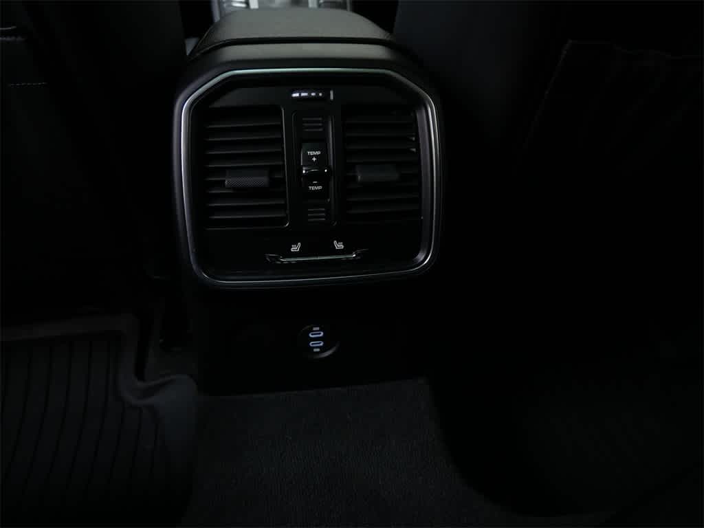 Thumbnail: 2020 Porsche Macan - 15