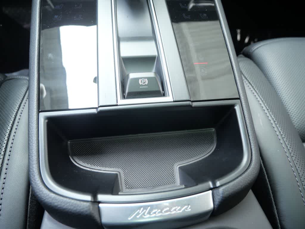 Thumbnail: 2026 Porsche Macan - 18