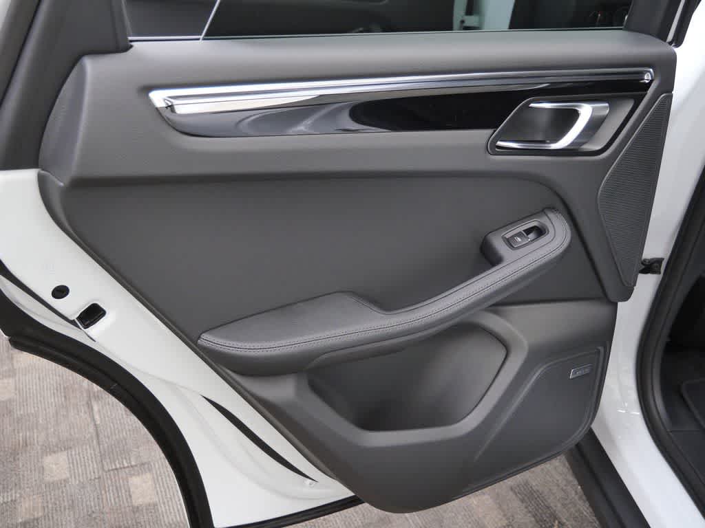 Thumbnail: 2026 Porsche Macan - 13