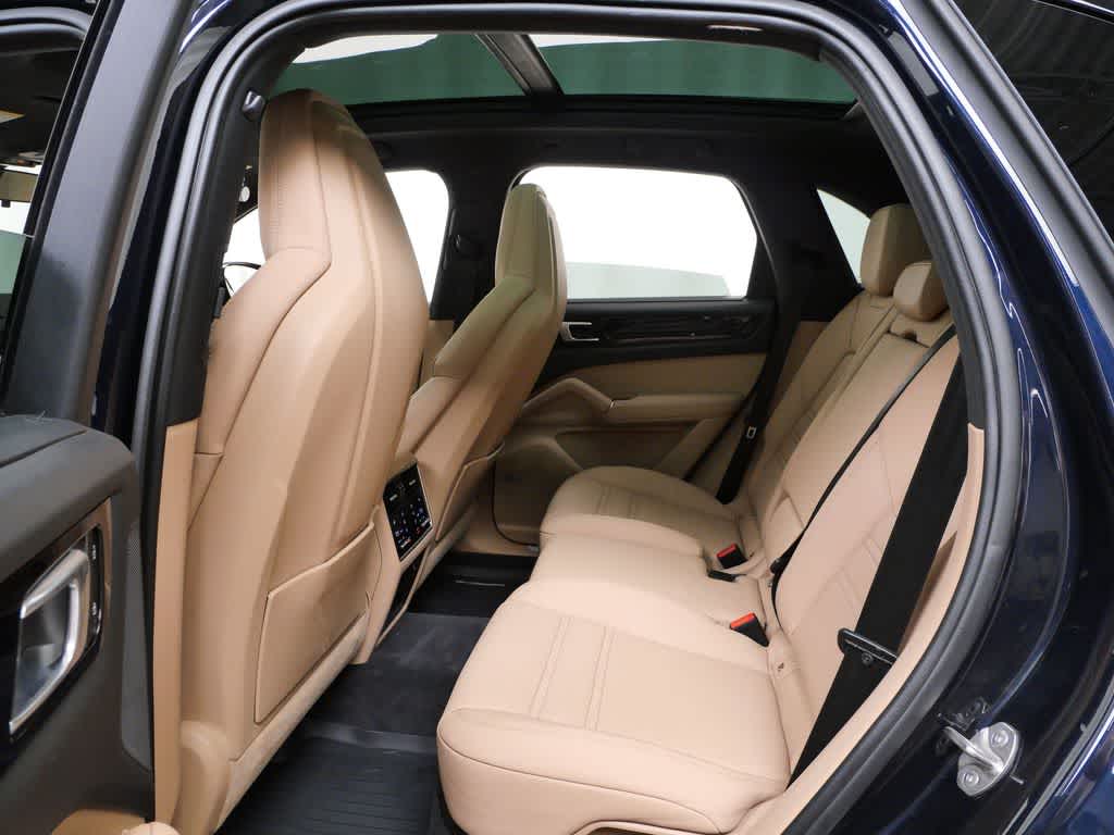 Thumbnail: 2023 Porsche Cayenne - 14