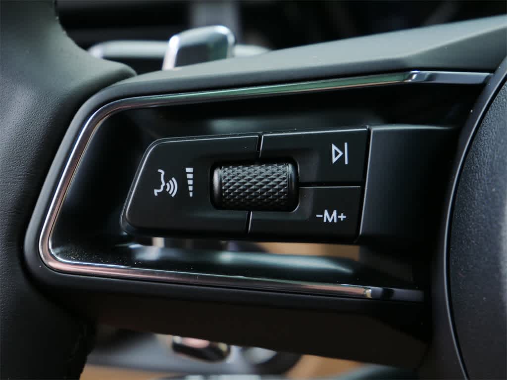 Thumbnail: 2026 Porsche Macan - 20