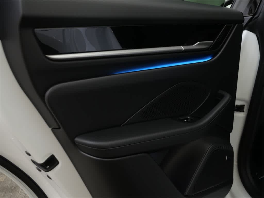 Thumbnail: 2026 Porsche Macan - 13